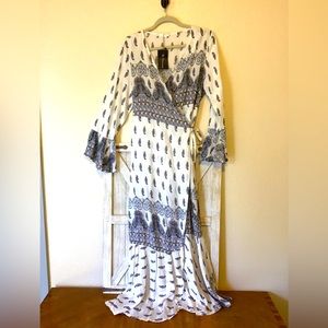 R Vivimos dress. NWT. Size L.